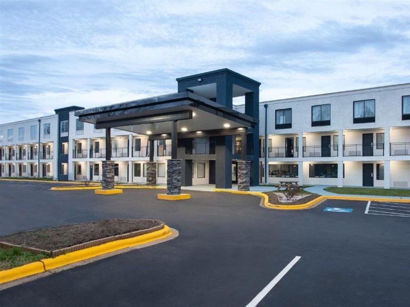 Baymont By Wyndham Charlotte University Exterior photo