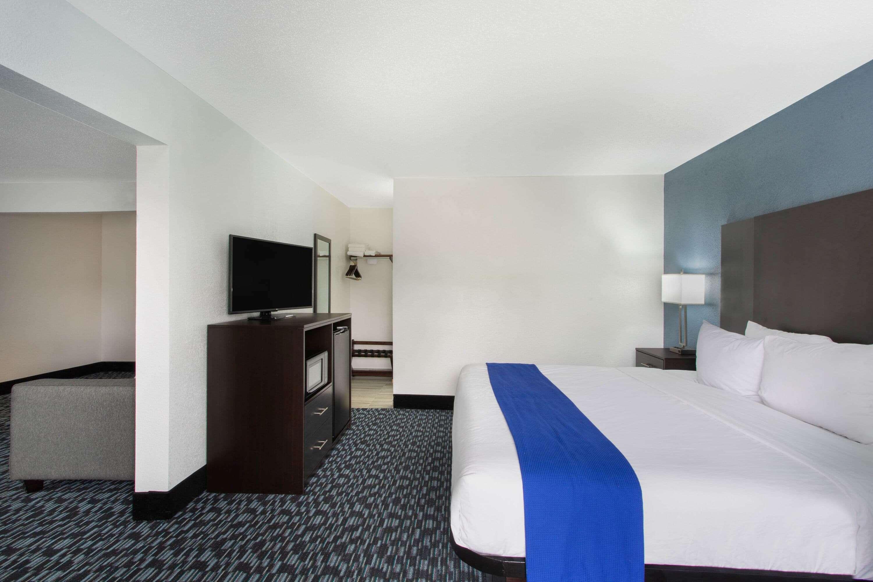 Baymont By Wyndham Charlotte University Exterior photo