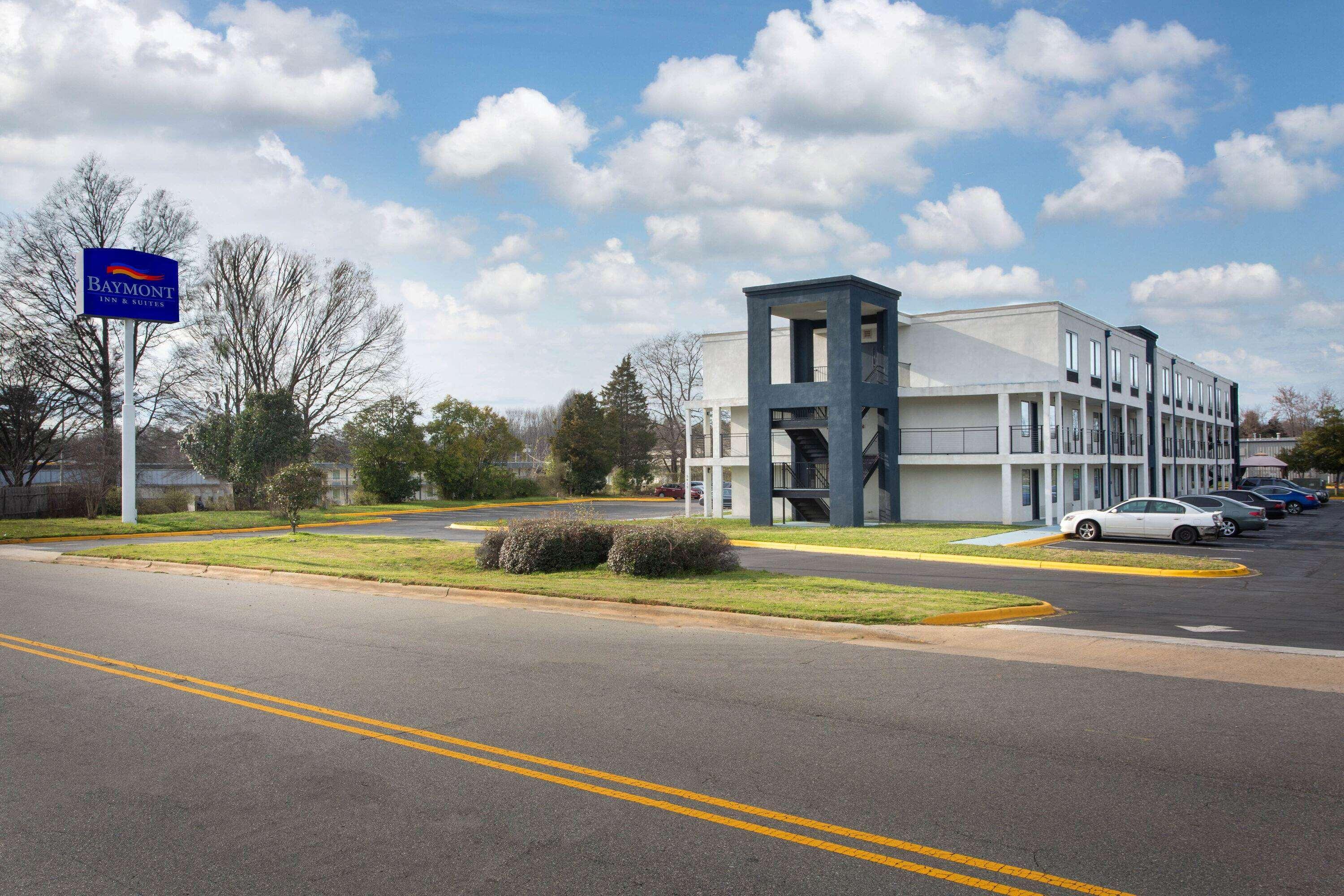 Baymont By Wyndham Charlotte University Exterior photo